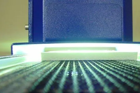 UV-Strahler sparen Energie bei der Härtung von Kunststoff Bild: UV-Strahler sparen Energie bei der Härtung von Kunststoff