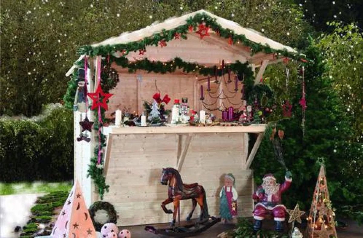 Stilvoller und eleganter Stand für den Weihnahctsmarkt.