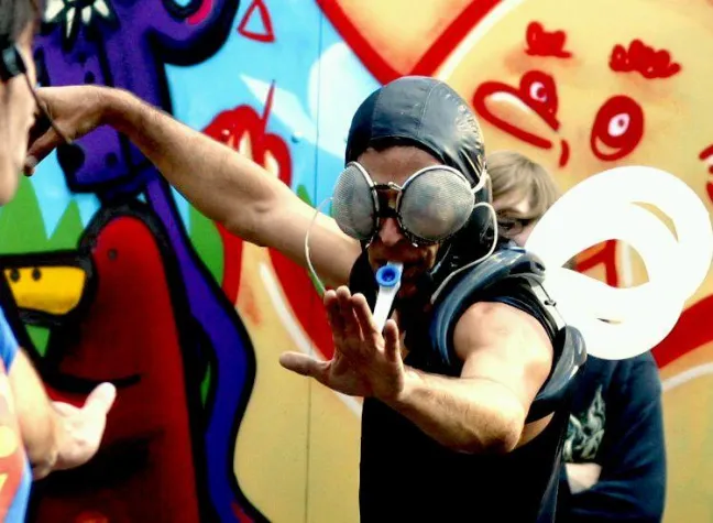 Bild: BERLIN LACHT! 5. Internationales Straßentheater Festival