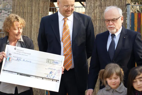 Bild: Zahnarztpraxis sammelt Zahngold für den guten Zweck