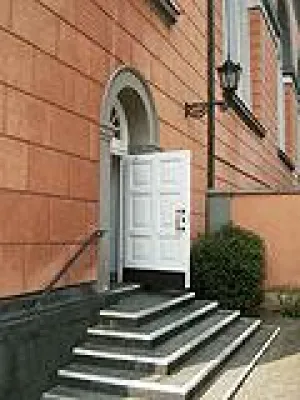 Bild: Warmer Frühling, kalte Kirchen – Vorsicht beim Lüften