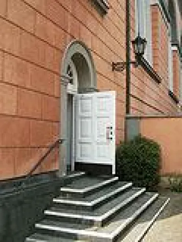 Bild: Warmer Frühling, kalte Kirchen – Vorsicht beim Lüften