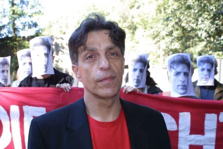 Bild: Tierschützer bewirbt sich als Nerztöter - Protestaktion vor Nerzfarm