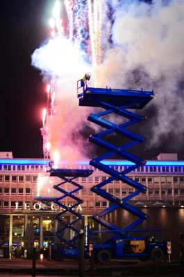 Bild: Gardemann-Arbeitsbühnen als Podium für Feuerwerk: Spektakulärer Zauber bei den 63. Essener Lichtwochen