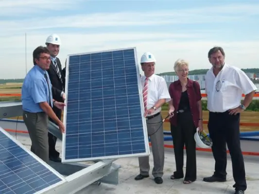 Bild: Alcaro Invest und Goldbeck - Rheinlands größte Photovoltaik-Anlage gegenüber dem Papsthügel errichtet