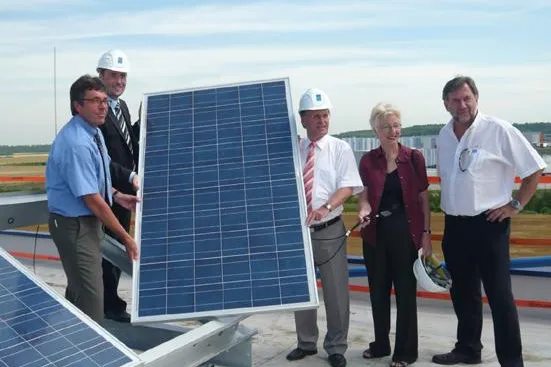 Bild: Alcaro Invest und Goldbeck - Rheinlands größte Photovoltaik-Anlage gegenüber dem Papsthügel errichtet