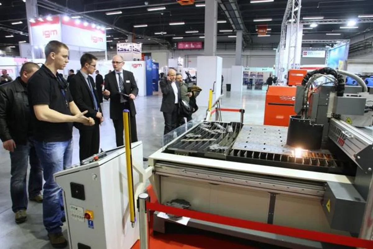 Szene von der 8. STOM-TOOL 2015 in Kielce.