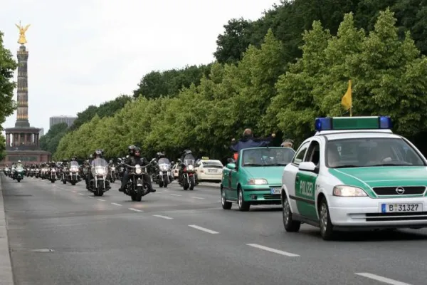 Bild: Vulcanier fuhren für BACAA durch Berlin