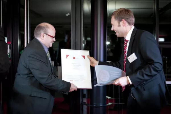 Bild: Sonderpreis: Die R+V BKK hinterfragt die Kundenwünsche und sich selbst am besten