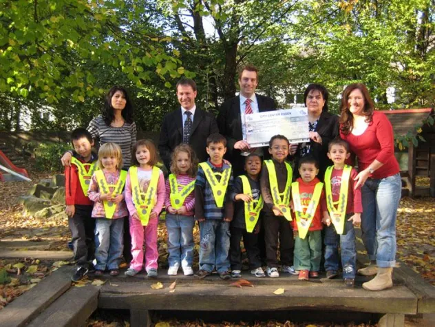 Bild: Geldspende vom City Center Essen für AWO Kindertagesstätte am Rathaus