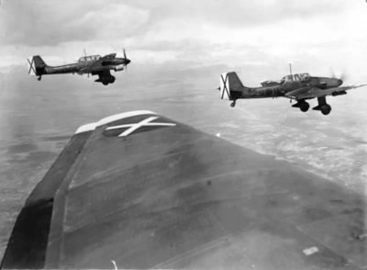 Umbetter Joachim Kozlowski soll Gebeine der Ju-87-Crew identifizieren (Foto: Volksbund)