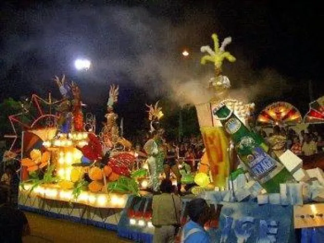 Karneval in Santiago de Cuba vom 21. - 28. Juli Bild: Karneval in Santiago de Cuba vom 21. - 28. Juli