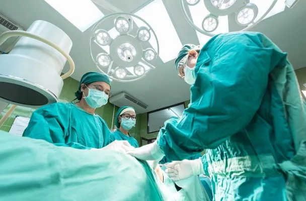 Bild: Verlierer Patient: Wie Kliniken und Ärzte durch unnötige Operationen Kasse machen
