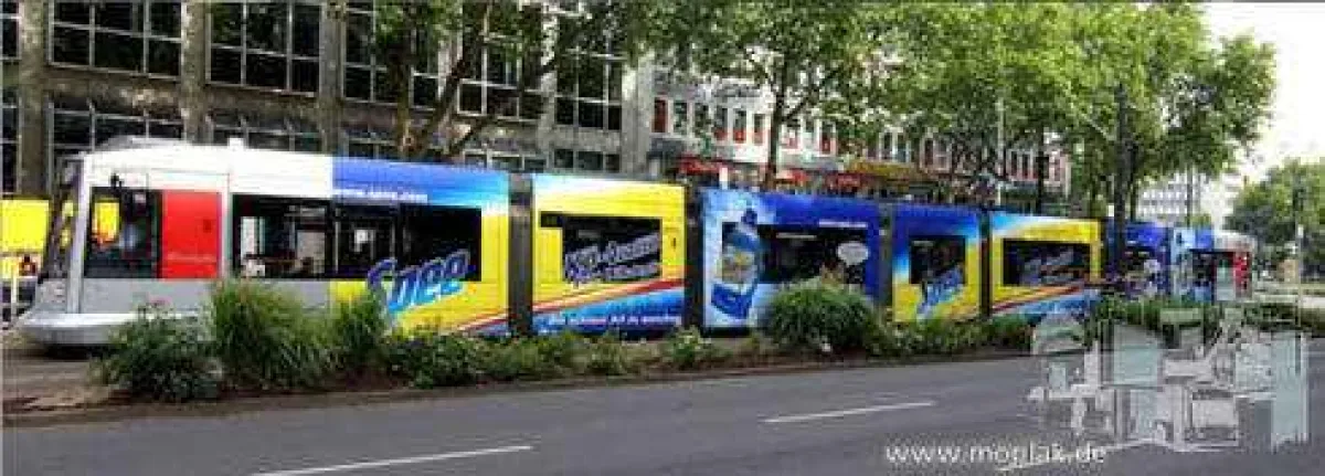 Verkehrsmittel Werbung Bus Bahn Düsseldorf