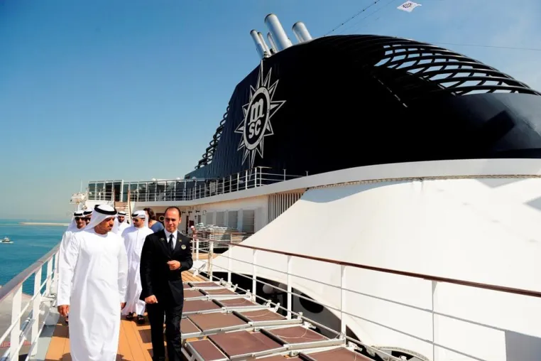 MSC Lirica mit neuem Heimathafen 2011/2012 in Abu Dhabi Bild: MSC Lirica mit neuem Heimathafen 2011/2012 in Abu Dhabi