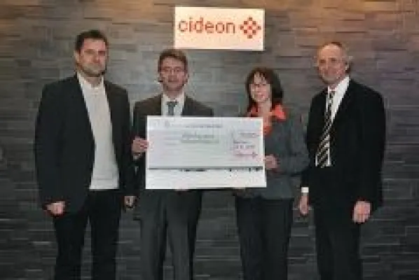 Bild: CIDEON AG spendet 10.000 Euro an Verein Helfende Hände in München