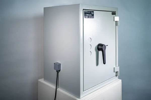 Bild: Elektronische Absicherung von Tresoren, VS-Schränken und Wertschutzräumen nach VdS-Klasse C