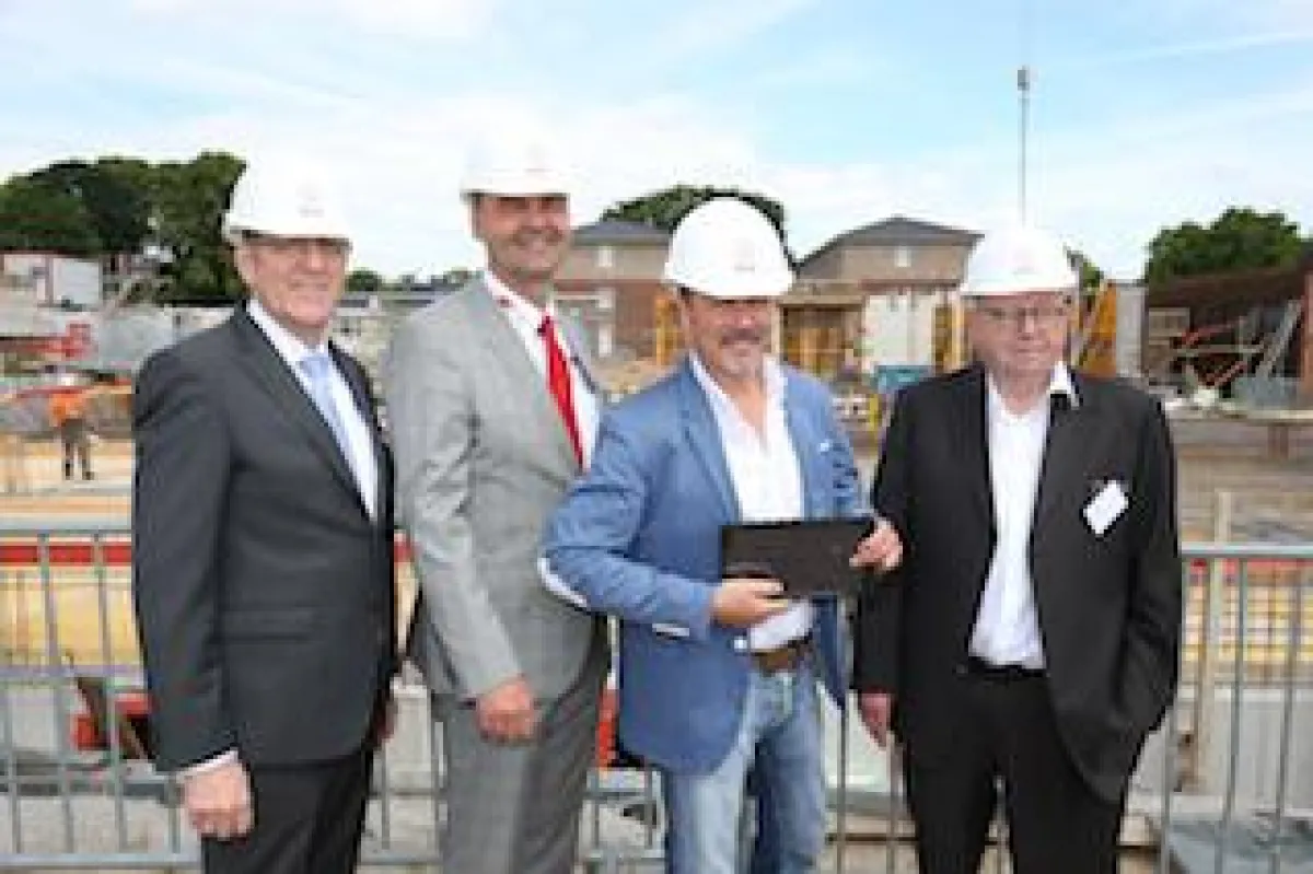 Stellten die Baucam vor (v.l.): Wolfgang Werner, Norbert Lüneburg, Till Demtrøder, Heinz Lachmann