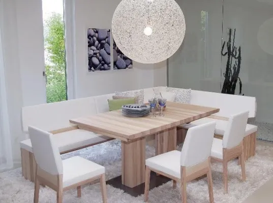 Bild: Wohnträume in Weiß – helle Farben im Trend. ANREI-Massivholzkollektionen lassen Weiß strahlen