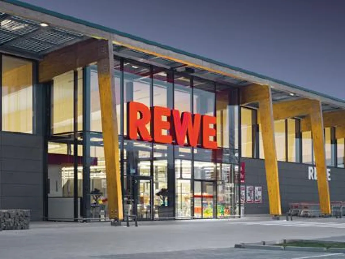 Nachhaltigkeits-Beispiel: Das REWE Green Building in Berlin, weltweit erster Supermarkt mit Gebäudezertifizierung. Er wird beim 3.