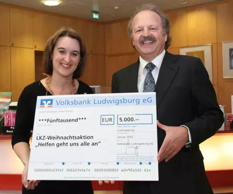 Bild: Volksbank Ludwigsburg spendet 5.000 Euro für LKZ-Aktion „Helfen geht uns alle an“