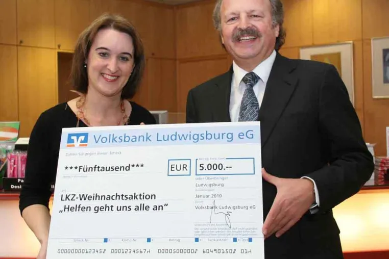 Bild: Volksbank Ludwigsburg spendet 5.000 Euro für LKZ-Aktion „Helfen geht uns alle an“