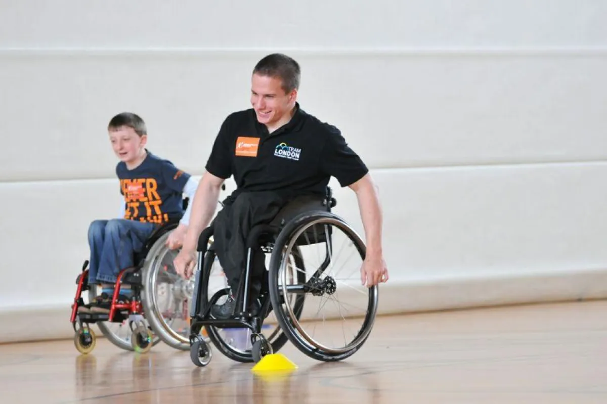 Marc Schuh mit Pawel, der am Mentoring-Programm Big Brothers Big Sisters teilnimmt (Foto Peter Münch