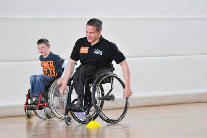 Bild: Paralympics-Athlet Marc Schuh trainierte mit Kindern des Mentoring-Programms Big Brothers Big Sisters