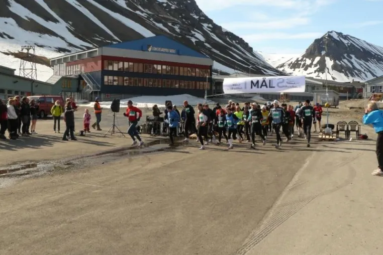 Bild: Deutscher Sieg beim nördlichsten Halbmarathon der Welt auf Spitzbergen am 14.06.2008