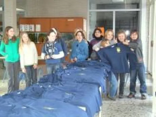 Bild: Erfolgreicher Einstieg - Gymnasium Frechen führt Schulkleidung ein - Tragen ist nicht verpflichtend