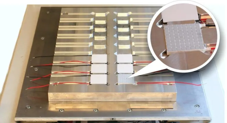 Bild: Vorapplizierte Peltierelemente mit Phase Change Material