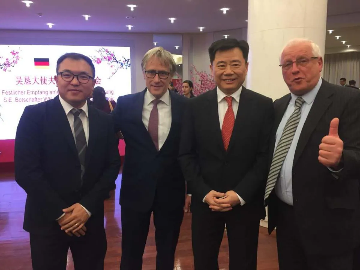 v.l.n.r: Xie Songtao, Rainer Nitsche, Botschafter Wu Ken, Director General Eberhard J. Trempel
