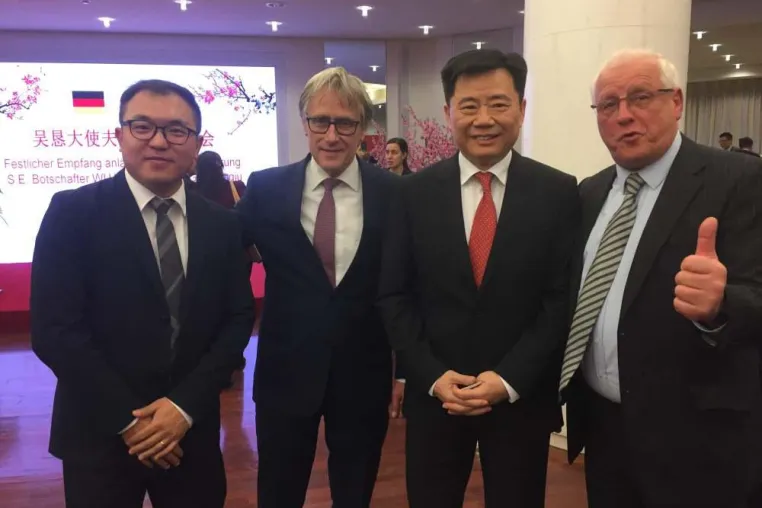 Chinas Botschafter Wu Ken empfängt nach Akkreditierung Bild: Chinas Botschafter Wu Ken empfängt nach Akkreditierung