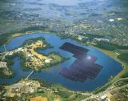 Bild: KYOCERA TCL Solar beginnt mit Bau einer schwimmenden 13,7-MW-Solaranlage