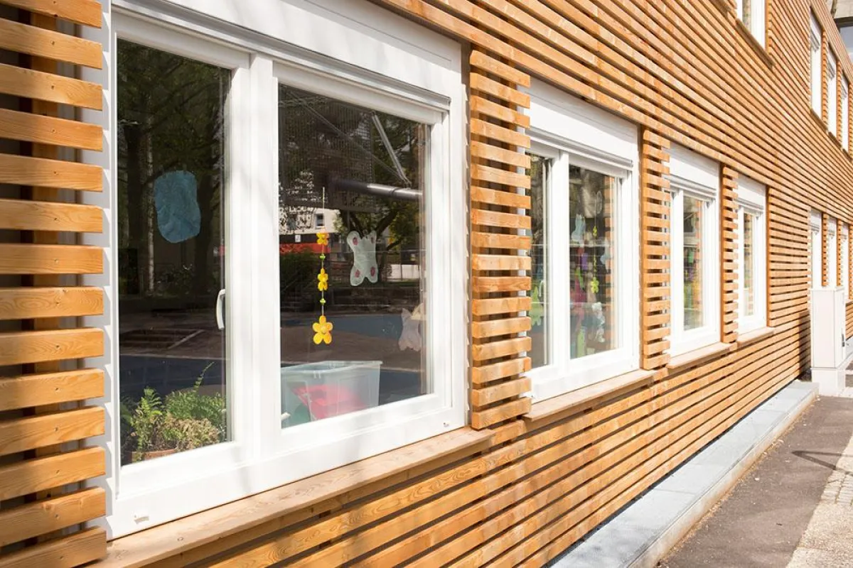 Holzfassade als Alternative zur Containeroptik