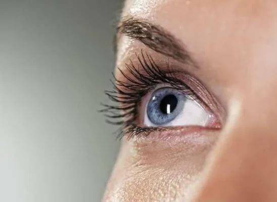 Bild: Haartransplantation und Augen lasern in der Türkei