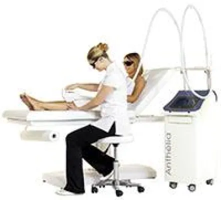 Bild: EFB Beauté präsentiert auf der Medica zwei IPL-Geräte mit medizinischer Zertifizierung