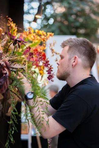 Valentinstag 2019: Starflorist Stephan Triebe braucht keine roten Rosen. Bild: Valentinstag 2019: Starflorist Stephan Triebe braucht keine roten Rosen.