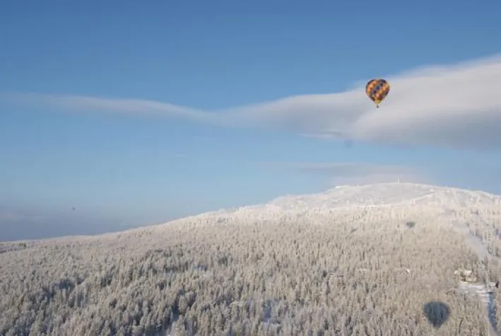 Bild: Int. Arctic Balloon Adventure - Schweben über Schnee und Eis