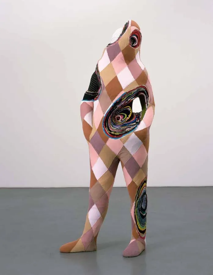 Birgit Dieker, „Olga“, H. 189 cm, Kleidung, Courtesy Galerie Volker Diehl, Berlin, Foto: Markus Schneider