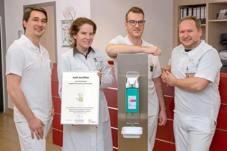 Knappschaftskrankenhaus für Engagement bei Händehygiene ausgezeichnet Bild: Knappschaftskrankenhaus für Engagement bei Händehygiene ausgezeichnet