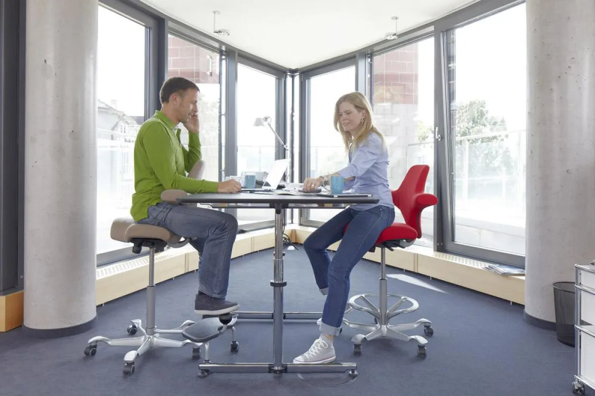 Der HÅG Capisco sorgt für noch mehr Bewegung im Büro