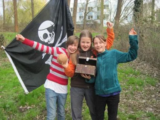 Sommerferienprogramm für Kurzentschlossene: Englisch lernen im Abenteuercamp Bild: Sommerferienprogramm für Kurzentschlossene: Englisch lernen im Abenteuercamp