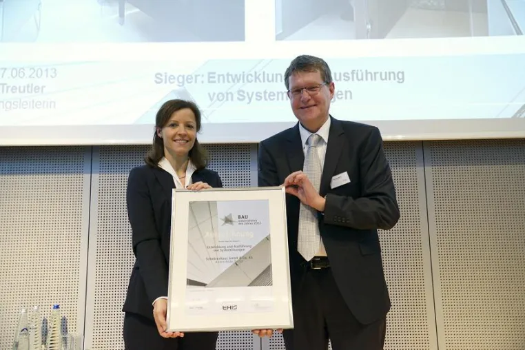 SchwörerBauindustrie erhält Auszeichnung beim Wettbewerb BAUUNTERNEHMEN DES JAHRES 2013 Bild: SchwörerBauindustrie erhält Auszeichnung beim Wettbewerb BAUUNTERNEHMEN DES JAHRES 2013