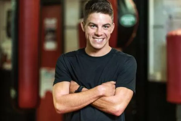 Bild: Ein IRONMAN will von Hamburg nach Hawaii IOS-Technik unterstützt den Triathleten Tim Rose auf dem Weg zum Ziel