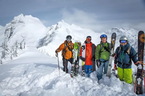 Bild: Bergbesitzer für einen Tag: Bei CANUSA TOURISTIK können acht Freunde eine Winterreise nach Kanada gewinnen