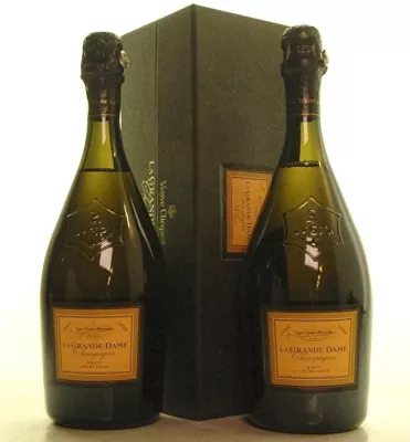 Guter Durchschnitt: 65.000 Euro Umsatz bei Weinauktion im Internet für Munich Wine Company Bild: Guter Durchschnitt: 65.000 Euro Umsatz bei Weinauktion im Internet für Munich Wine Company