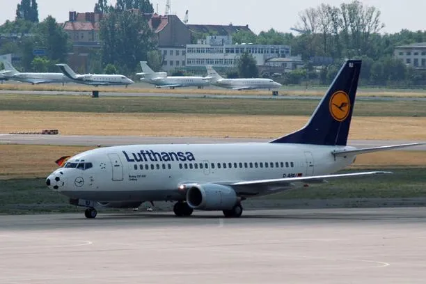 Bild: Jubiläum der „Deutschen Luft Hansa“ am 6. April in Berlin Tempelhof