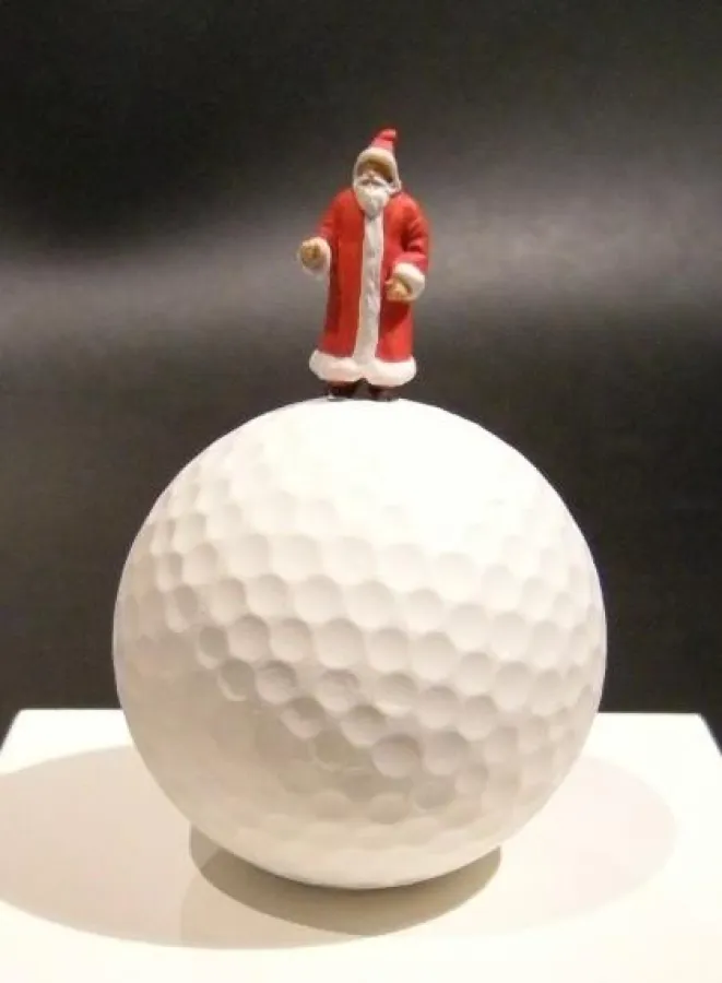 Foto© dublisGolf©: GolfNikolaus, dekorative Golf Skulptur, und repräsentatives Golfergeschenk