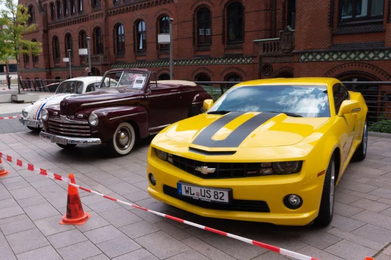 Bild: PS-Filmstars posieren auf dem Überseeboulevard